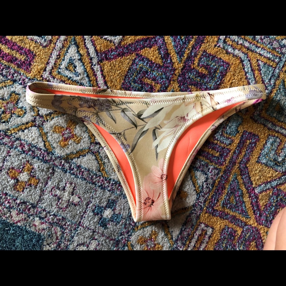 Triangle bikini bottoms